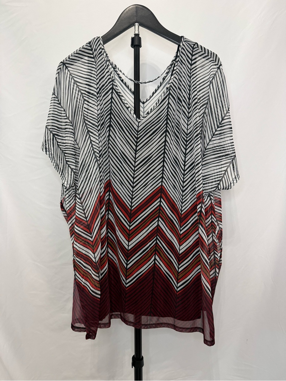 Lane Bryant Black, White & Burgundy Chevron V-Neck Tunic